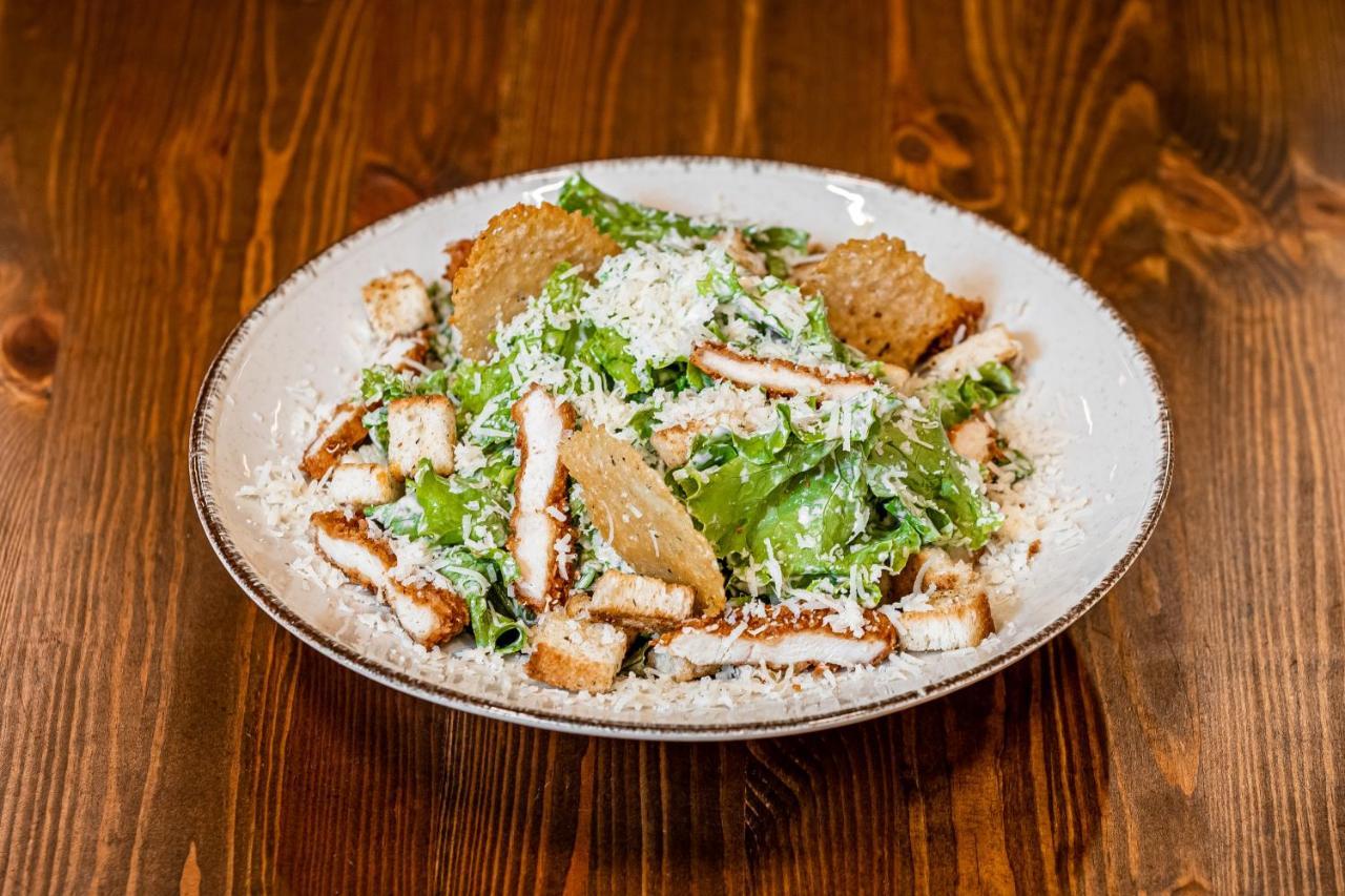 Kutaisi Inn Exterior photo Caesar salad with chicken