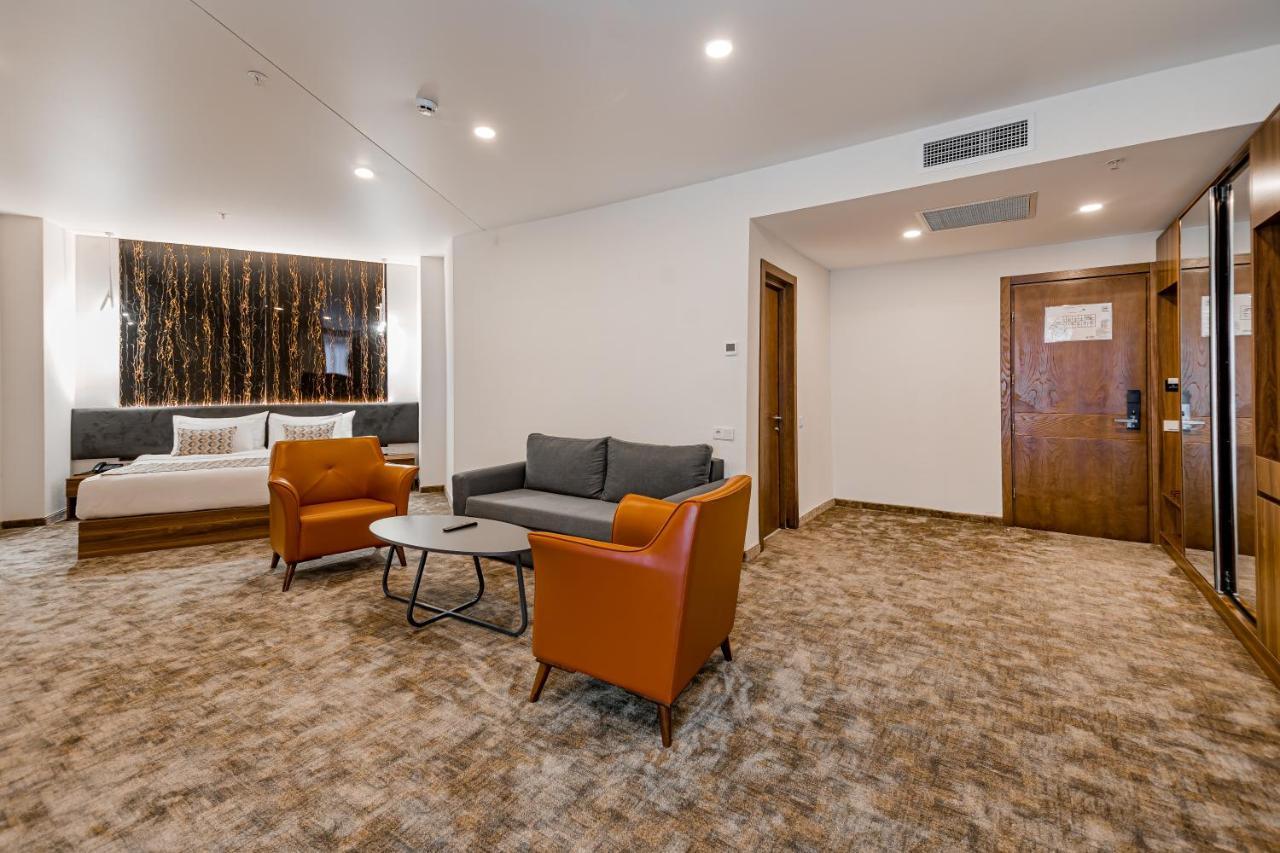 Kutaisi Inn Exterior photo Suite