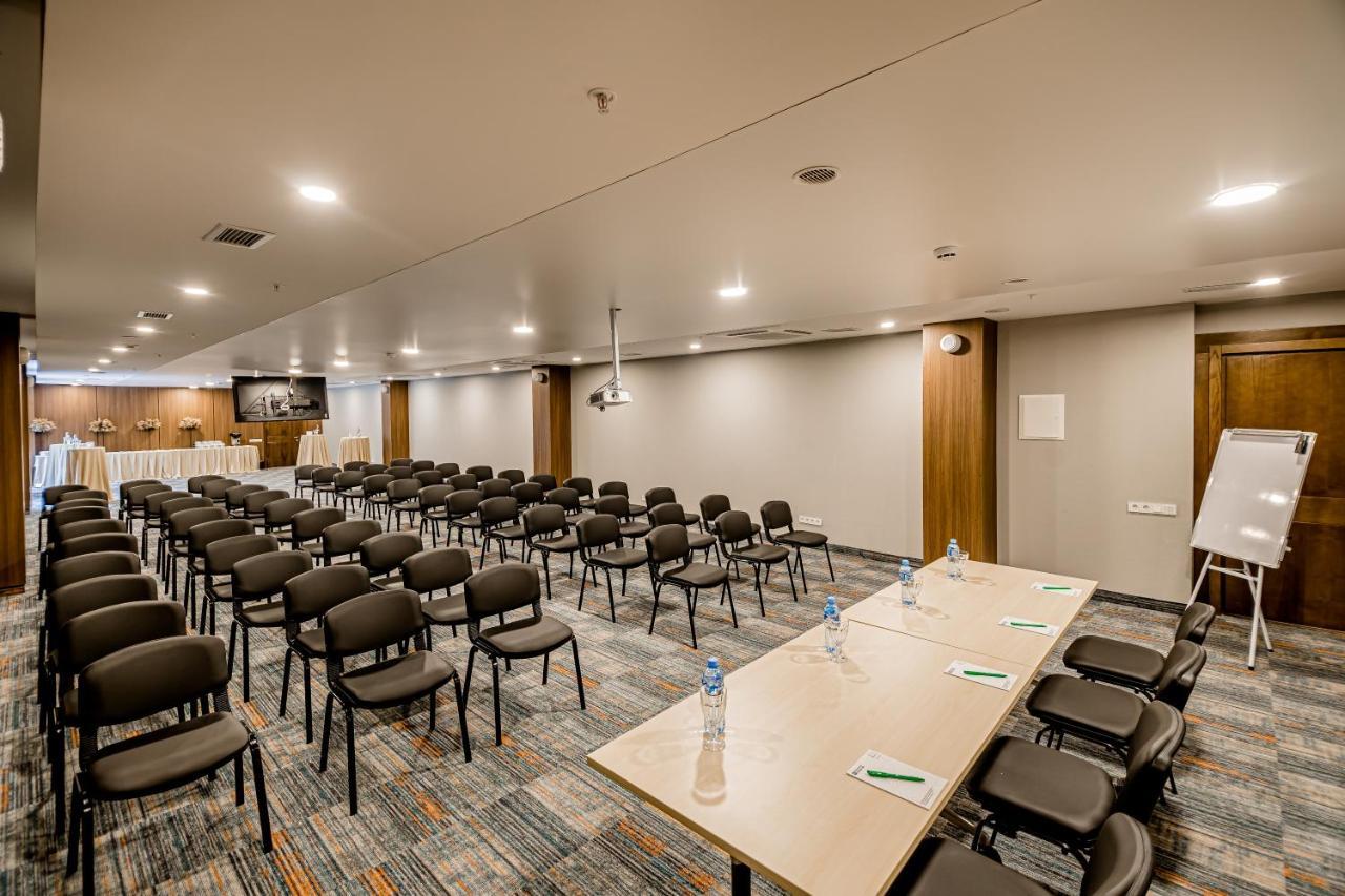 Kutaisi Inn Exterior photo Meeting room